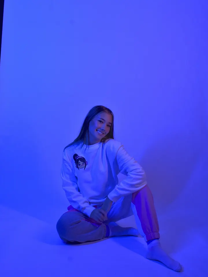 Sabs gamer girl crewneck product image (1)