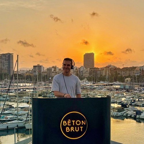No comment, simply great @betonbrut.alc

🎧🌅🍸🫶🏻
.
.
.
.
.
.
.
.
.
.
#djs #betonbrut #djmix #djing #djset #afrohouse #melodicho...