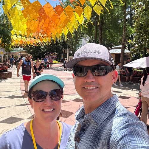 We had a great time at Dollywood's Smoky Mountain Summer Celebration checking out the NEW drone show, characters & food! 🌻 We...