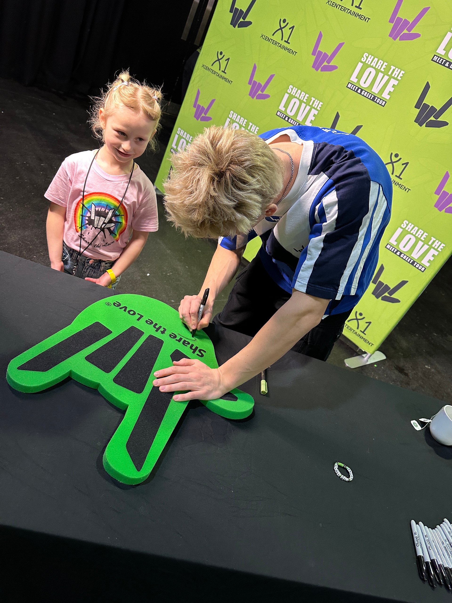 Foam Fingers - Share The Love! product image (3)