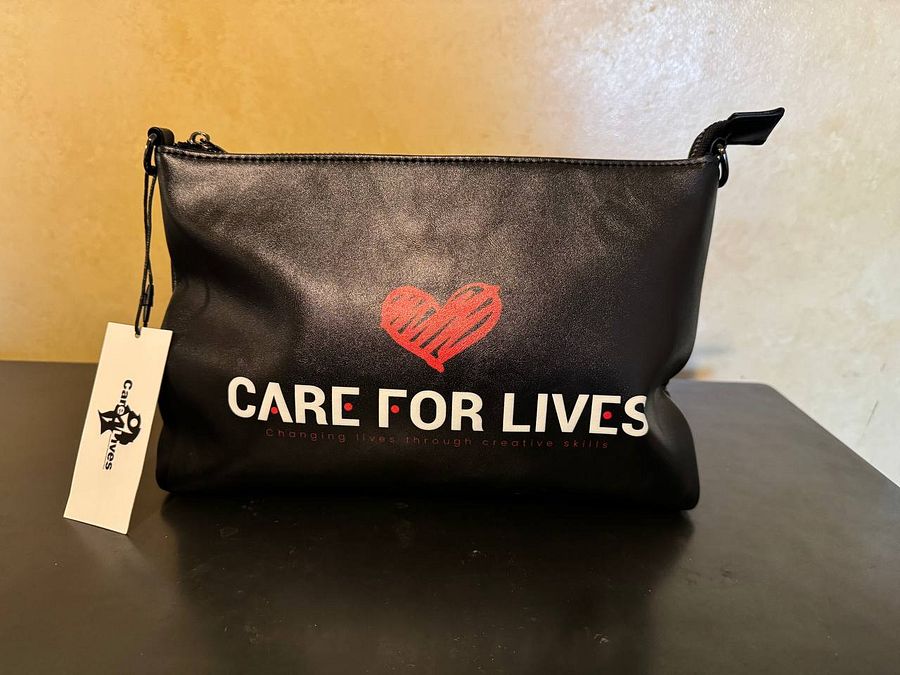 CrossBag Black ED product image (9)