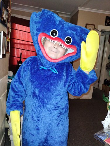 He is huggy wuggy.... He will hug you till you POP!!
