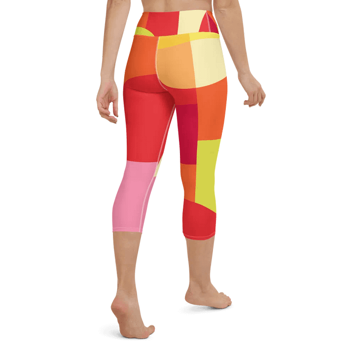 Colorful Large Abstract All-Over Geometric Print Capri Leggings product image (2)