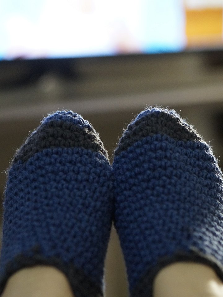 Cozy slippers crochet pattern product image (1)
