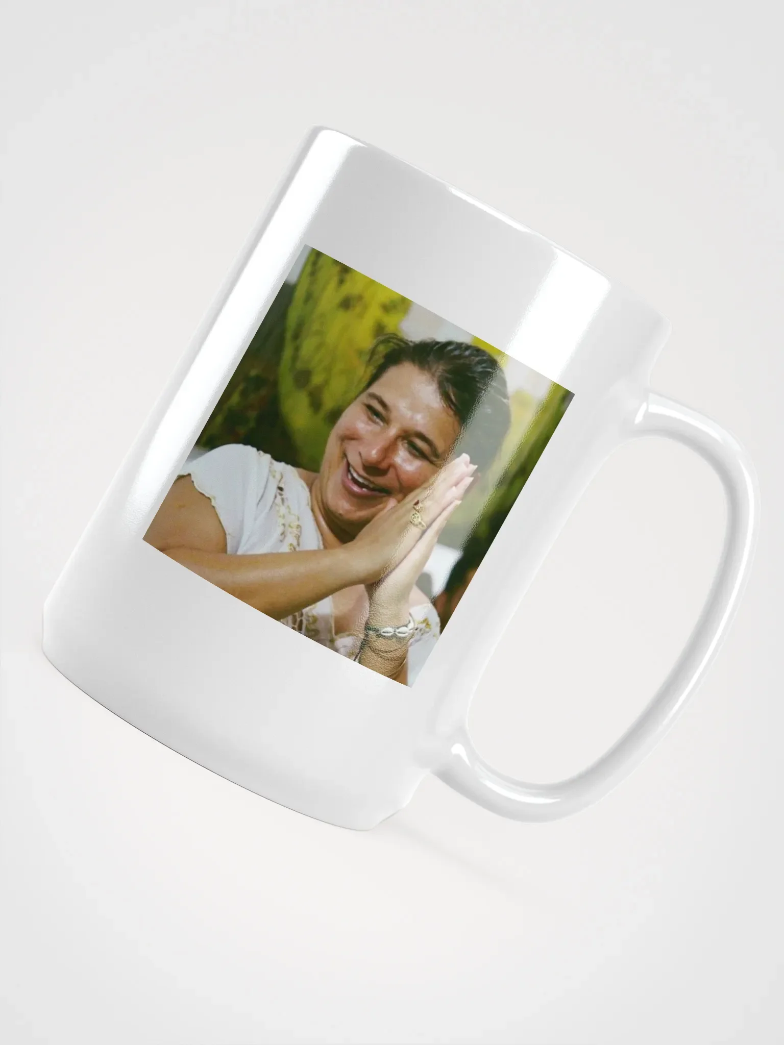 Um Sacerdote feliz faz um Axé feliz product image (4)