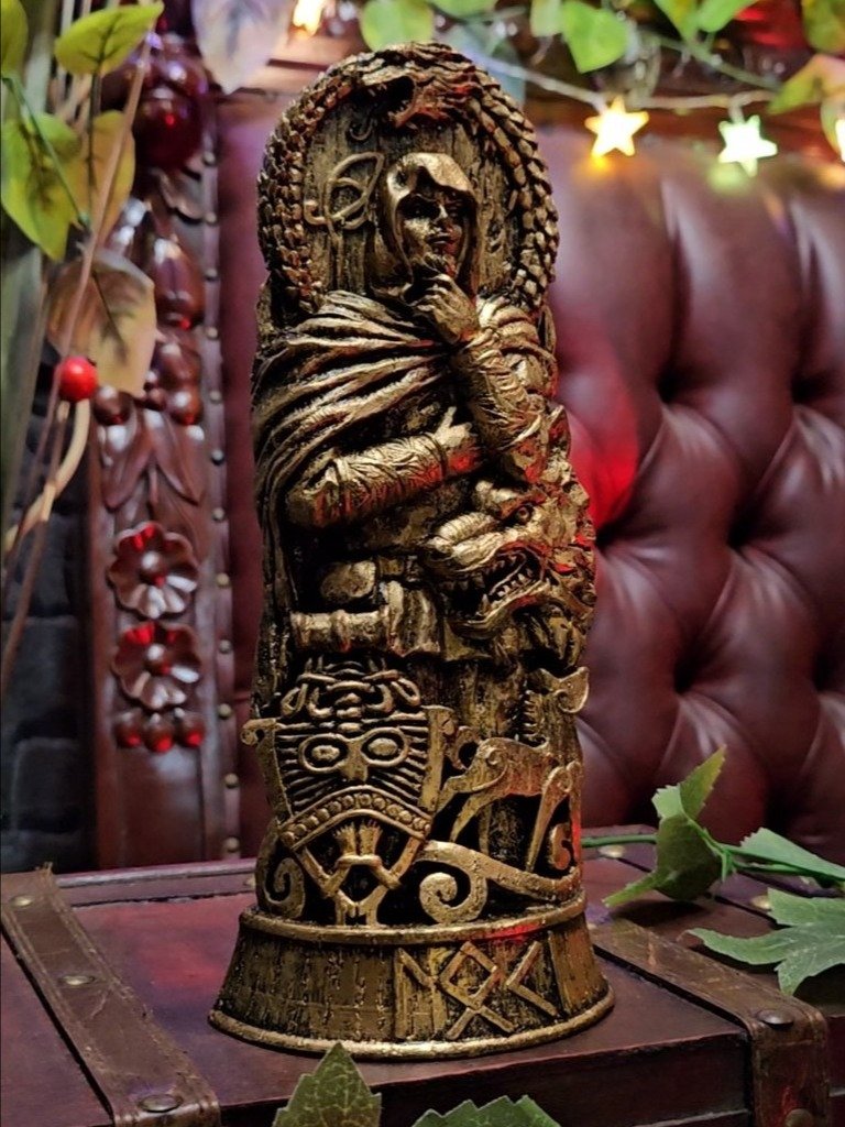 The Armored Kingdom Loki's Mischief Carved Deceiver Statue product image (6)