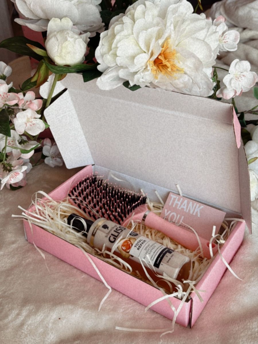 Gift Box: My Favorite Pink Hairbrush + Total Hair Repair Spray Conditioner product image (1)