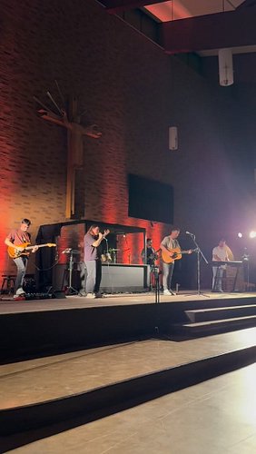 ptit moment du concert à📍Québec

« J’ai tant besoin de ta présence aujourd’hui
Viens et règne sur ma vie 
Dieu éternel, Puiss...