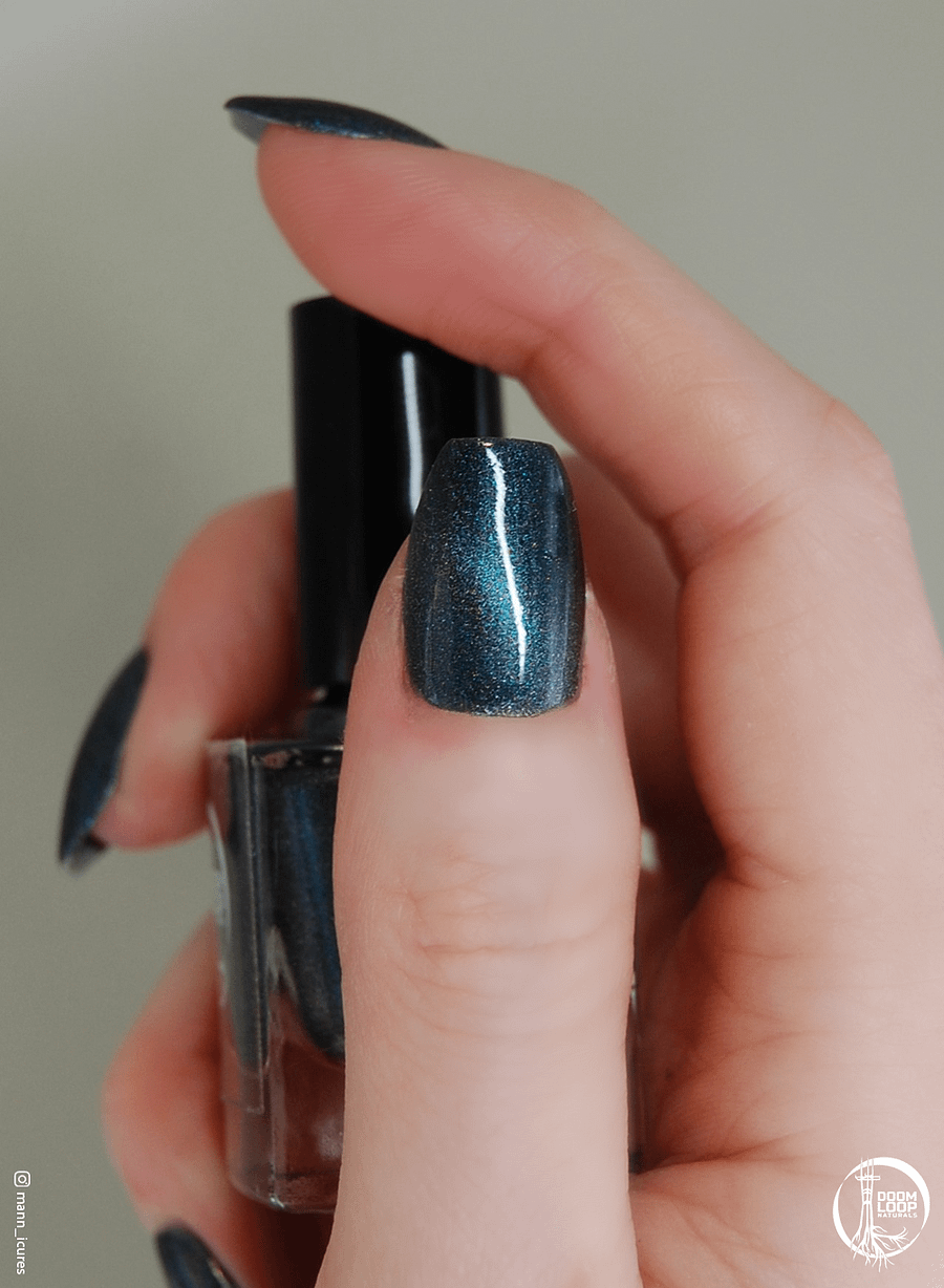 THE WEIGHT OF THE STARS - Deep Blue Black Magnetic Holo Nail Polish product image (3)