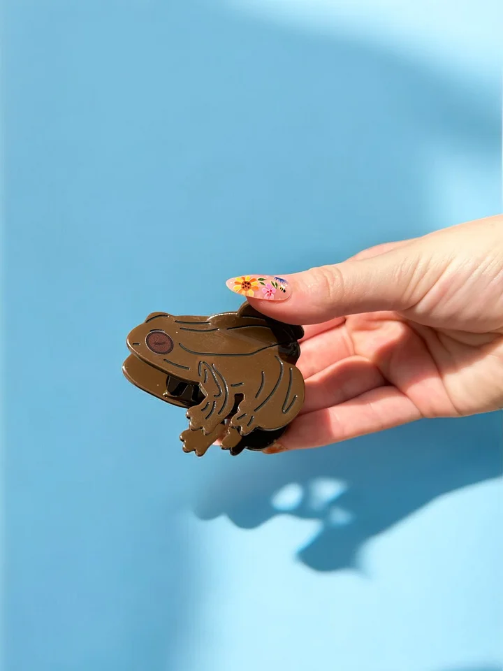 Chocolate Frog Hair Claw product image (1)
