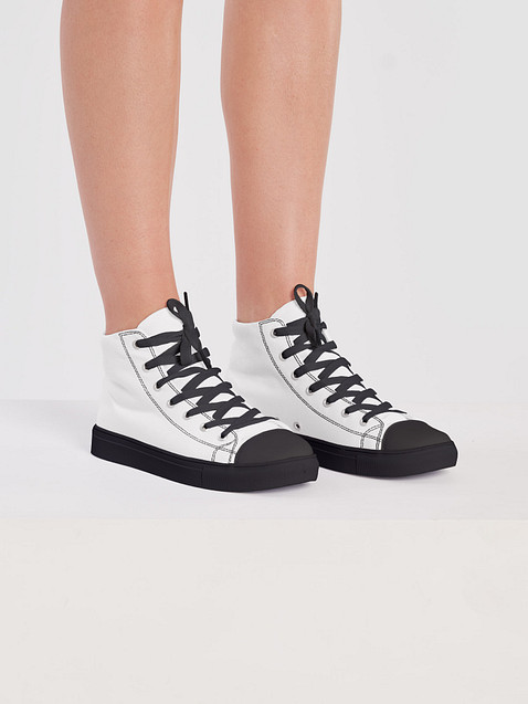 Photo showing Women's High Top Canvas Shoes