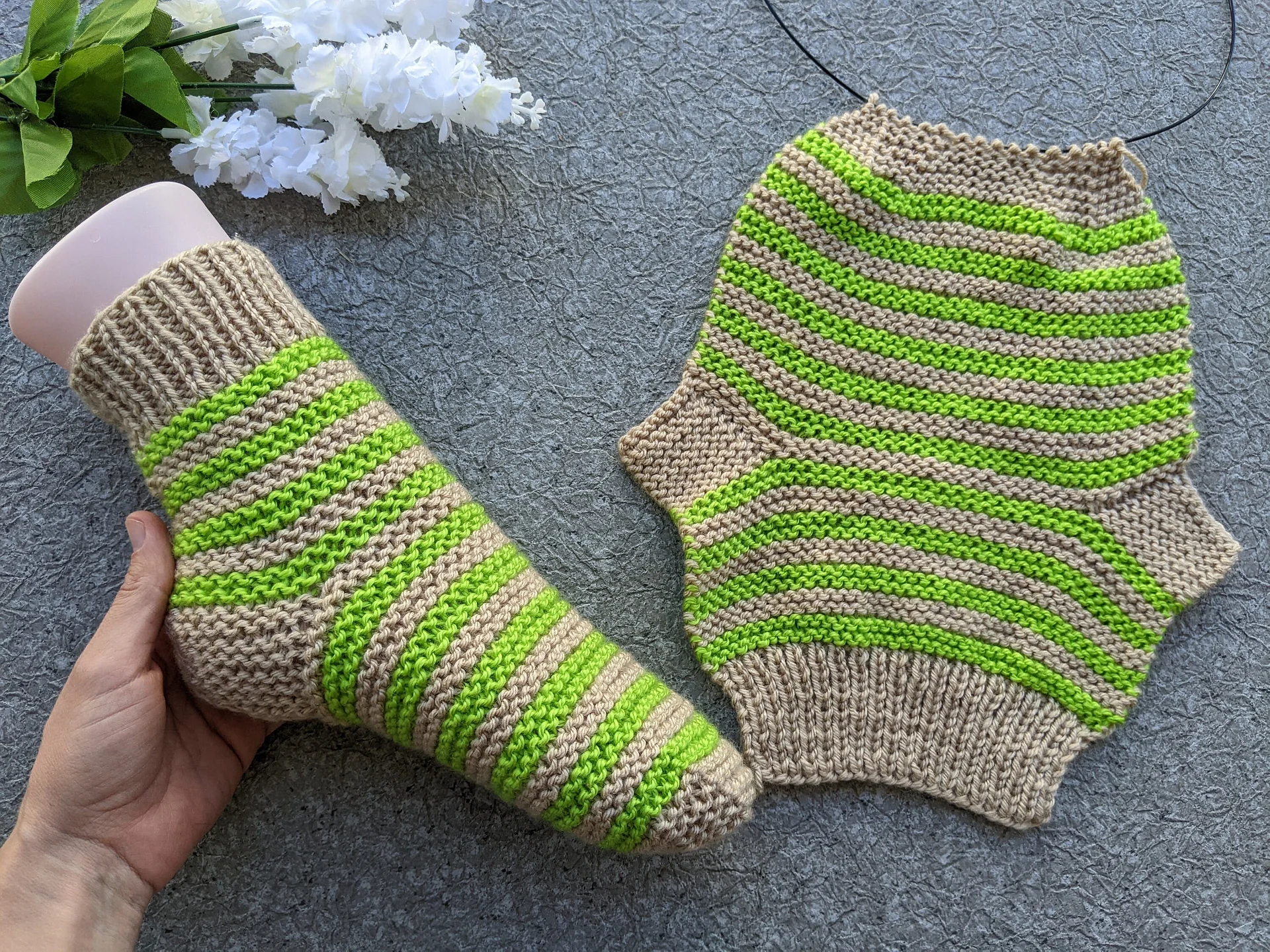 Flat Knit Two-Needles Two-Color Socks Pattern product image (8)