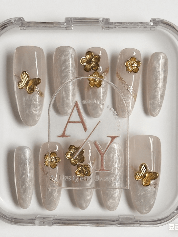 Gold and Pearly Elegance product image (1)