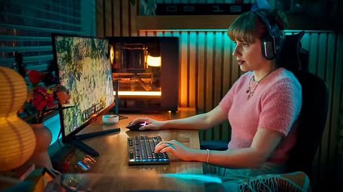 ✨️It’s not every day you get to model for a company you use and love!✨️

I’m beyond thankful to share the new @logitechg G915...