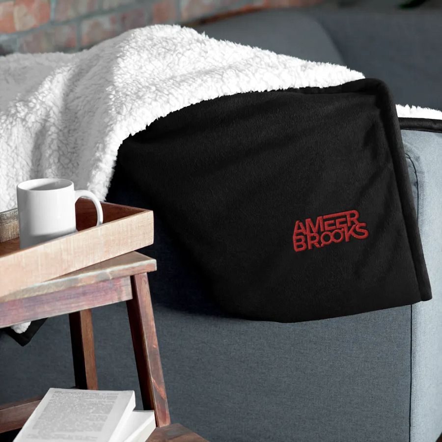 MAIN LOGO SHERPA BLANKET product image (10)