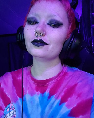Am live on Twitch btw 😜 
Twitch.tv/ScarletPyro 
.
.
.
.
.
.
.
.
.
.
#twitch #twitchaffiliate #livenow #alt #altmakeup #altern...
