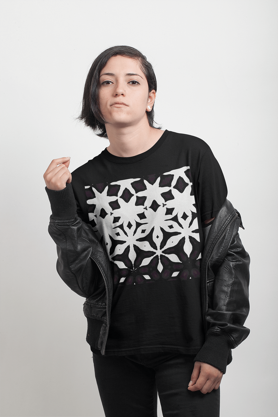 Abstract Black and White Shapes Pattern Women's Black T Shirt product image (4)