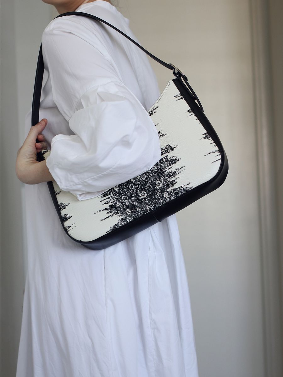 Lizard-embossed Leather Shoulder Bag – L product image (5)