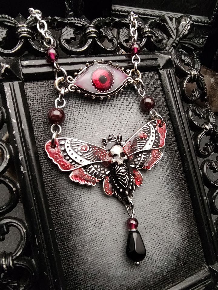 Familiars - Crimson Shroud Moth product image (2)