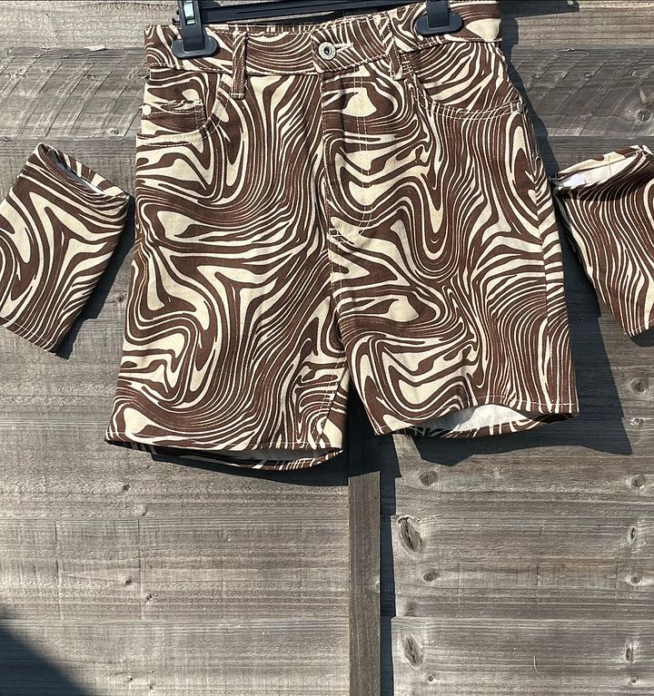 brown swirl shorts and glove set product image (1)