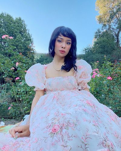 Sugarplum 🎀🤍🦢

Dress @selkie 

The winter is for ballet, rose gardens and fluffy dresses. Whimsy-maxxing in 2025!

#selkie #f...