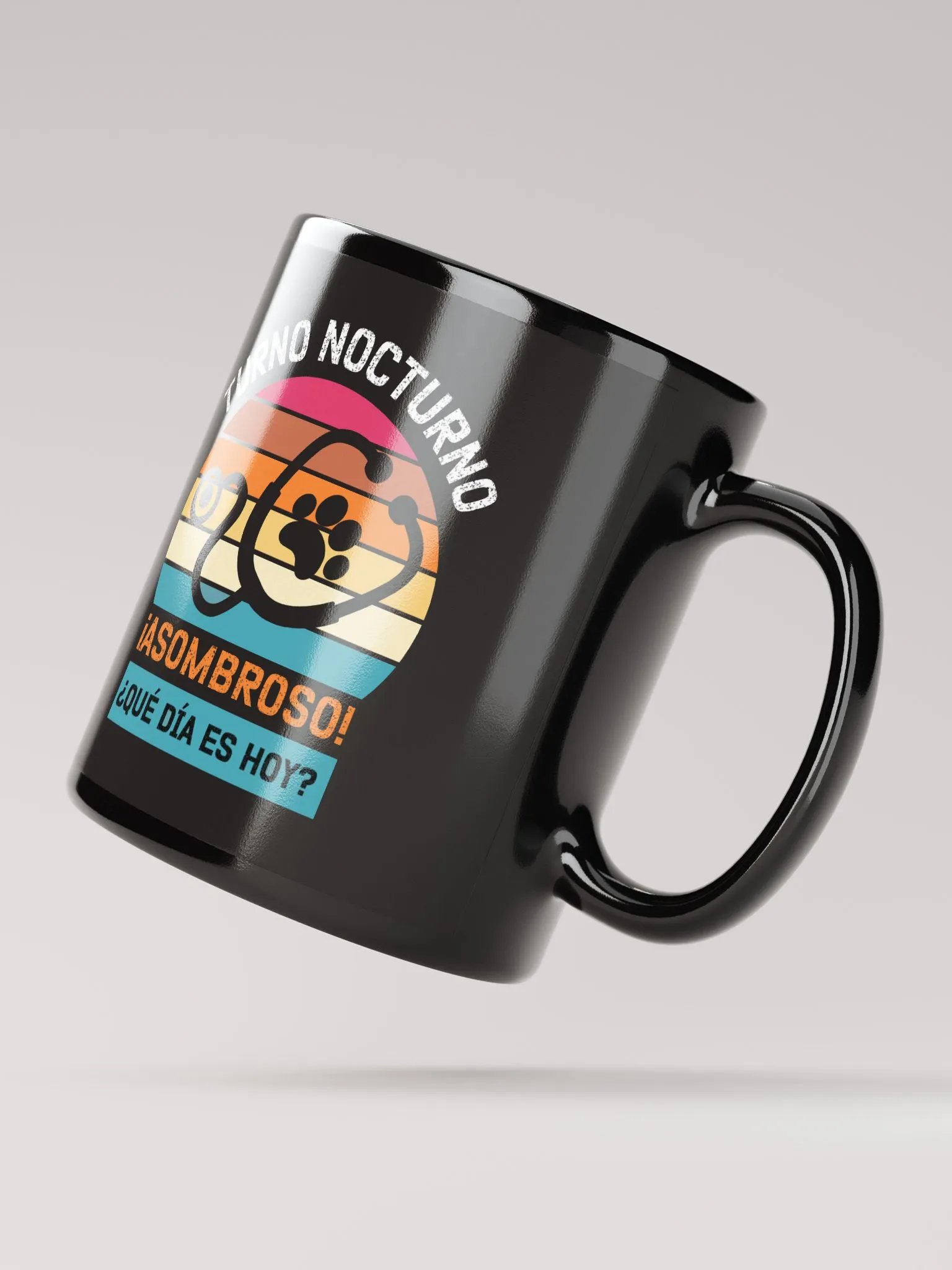 "Turno nocturno-veterinaria" mug negro brillante product image (3)