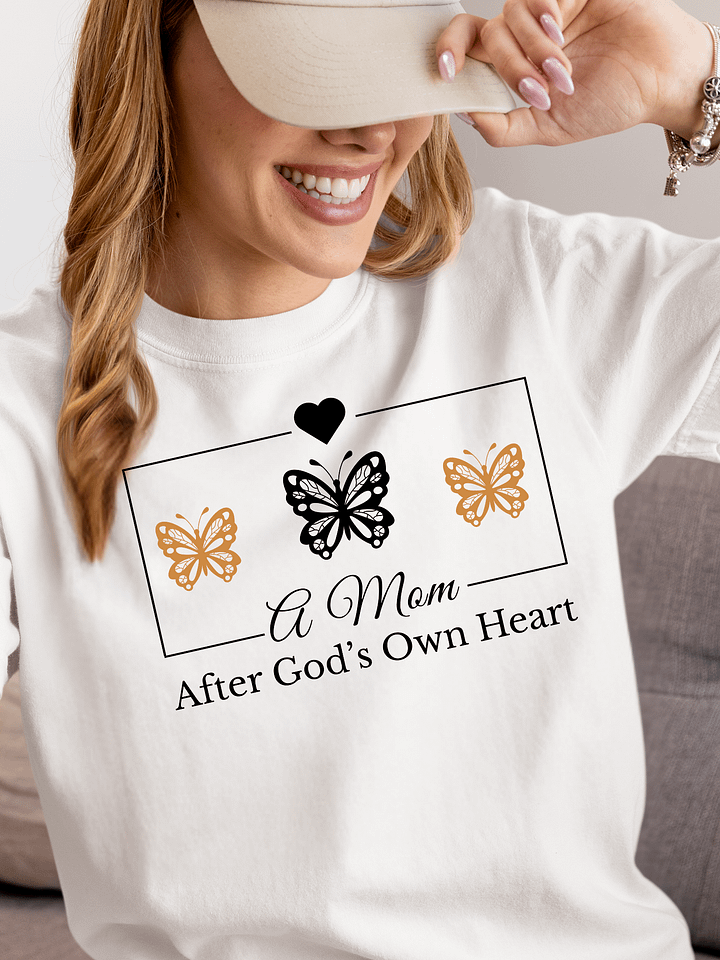 God`s Heart Mom, Comfort Colors T-shirt. product image (1)