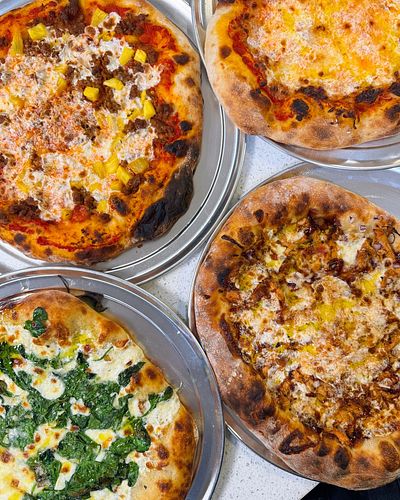 October food review; scroll for more! ➡️➡️
//
1. Pizza night @ home. Clockwise from top left is andouille sausage & pineapple...