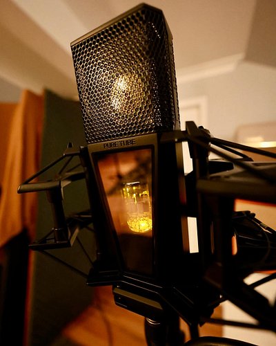 A recent addition to the studio, the @lewittaudio Pure Tube. Besides being absolutely stunning with that glowing tube for the...