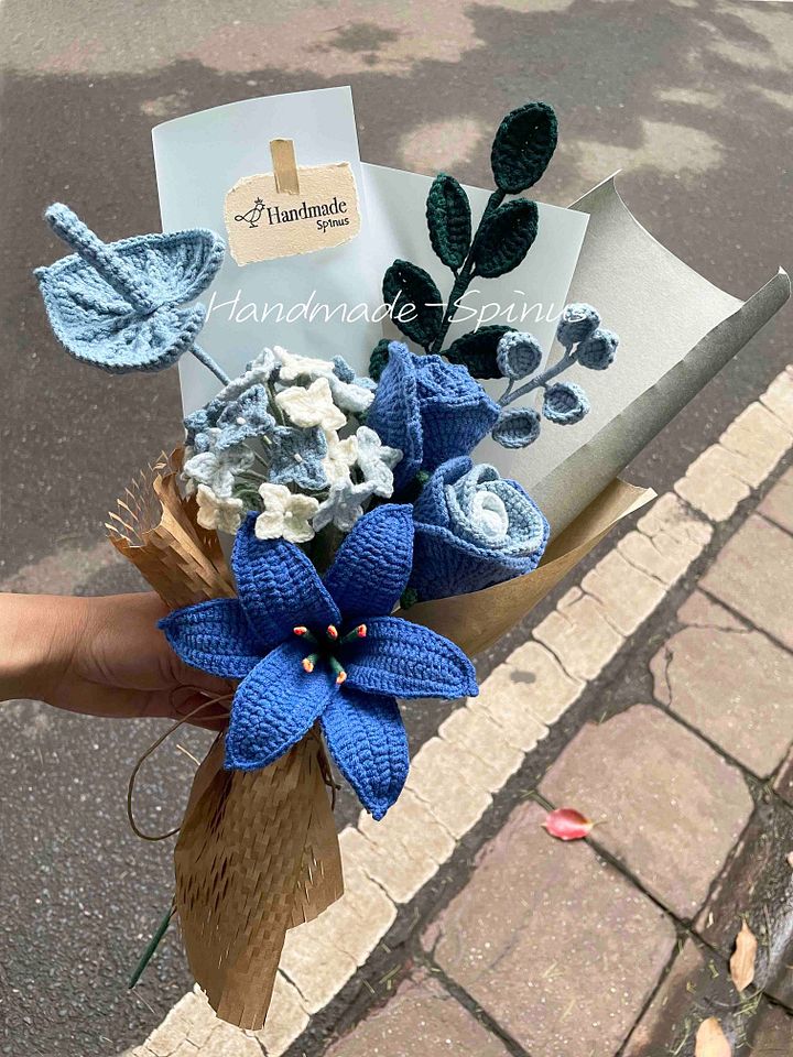 Blue Fireworks Crochet Knit Bouquet product image (2)