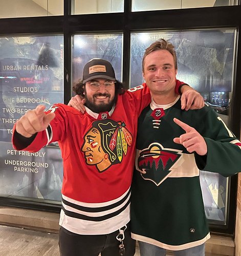 Throwback to when @jakebringgold met the famous Blackhawks meme guy (SWIPE)...

#minnesotawild #chicagoblackhawks #nhl #nhlmemes