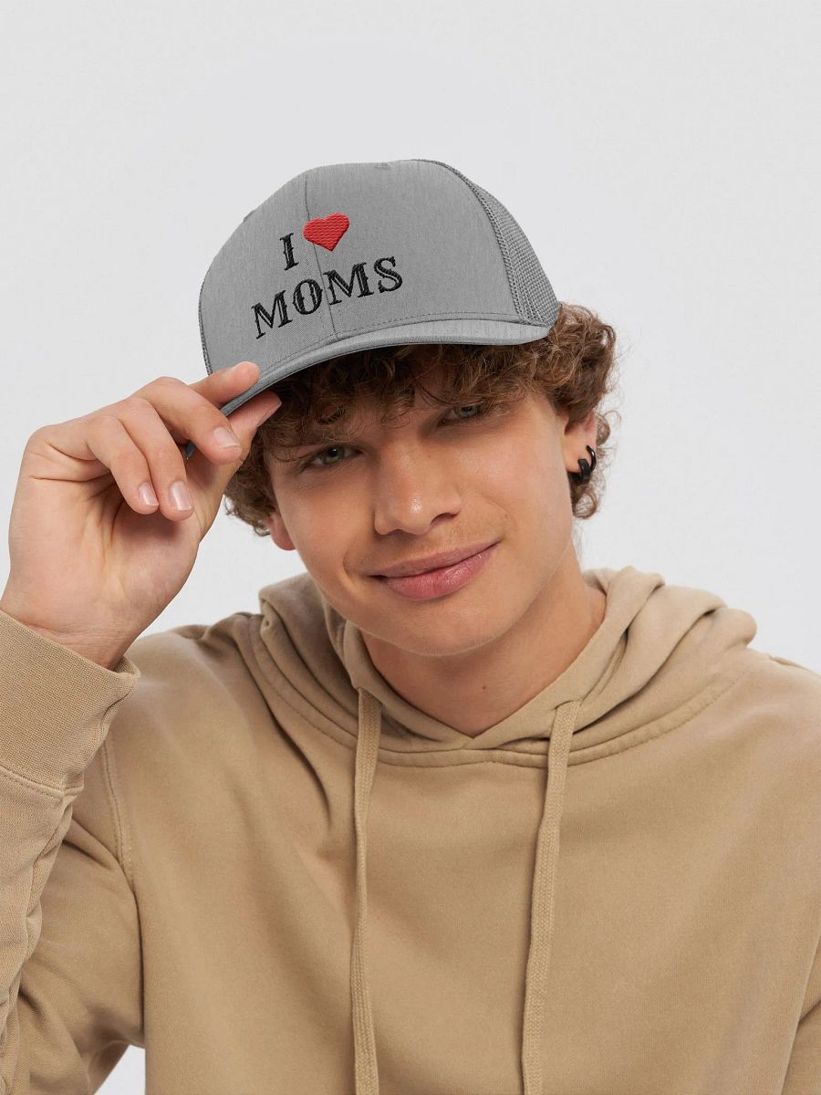 i love moms trucker product image (24)