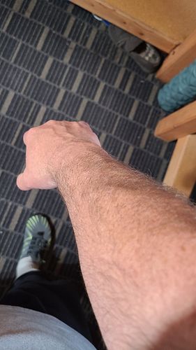 Round two of my workout this morning?
I almost quit.
But I didn’t.
This pic? That’s what not quitting looks like.
ㅤ
It’s not ...