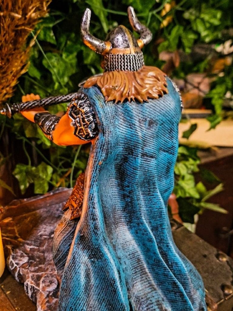 The Armored Kingdom Kneeling Norse Valor Warrior Stand Holder product image (5)