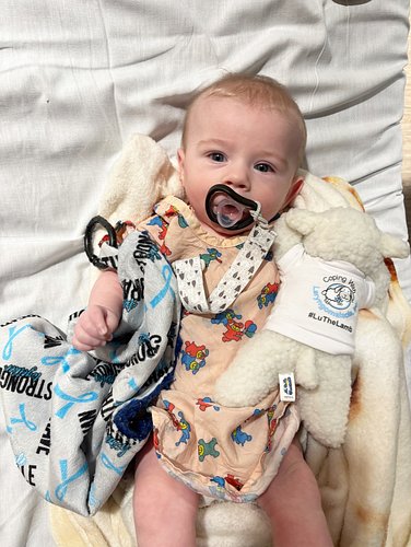 ✨ Meet brave airway warrior Lincoln ✨
This sweet boy had his supraglottoplasty in September, and his @copingwithlm care packa...