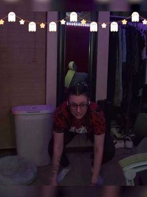 i scared my cat doing this #fyp #twitchmoments #twitchstreamer #fnaf #montygator 