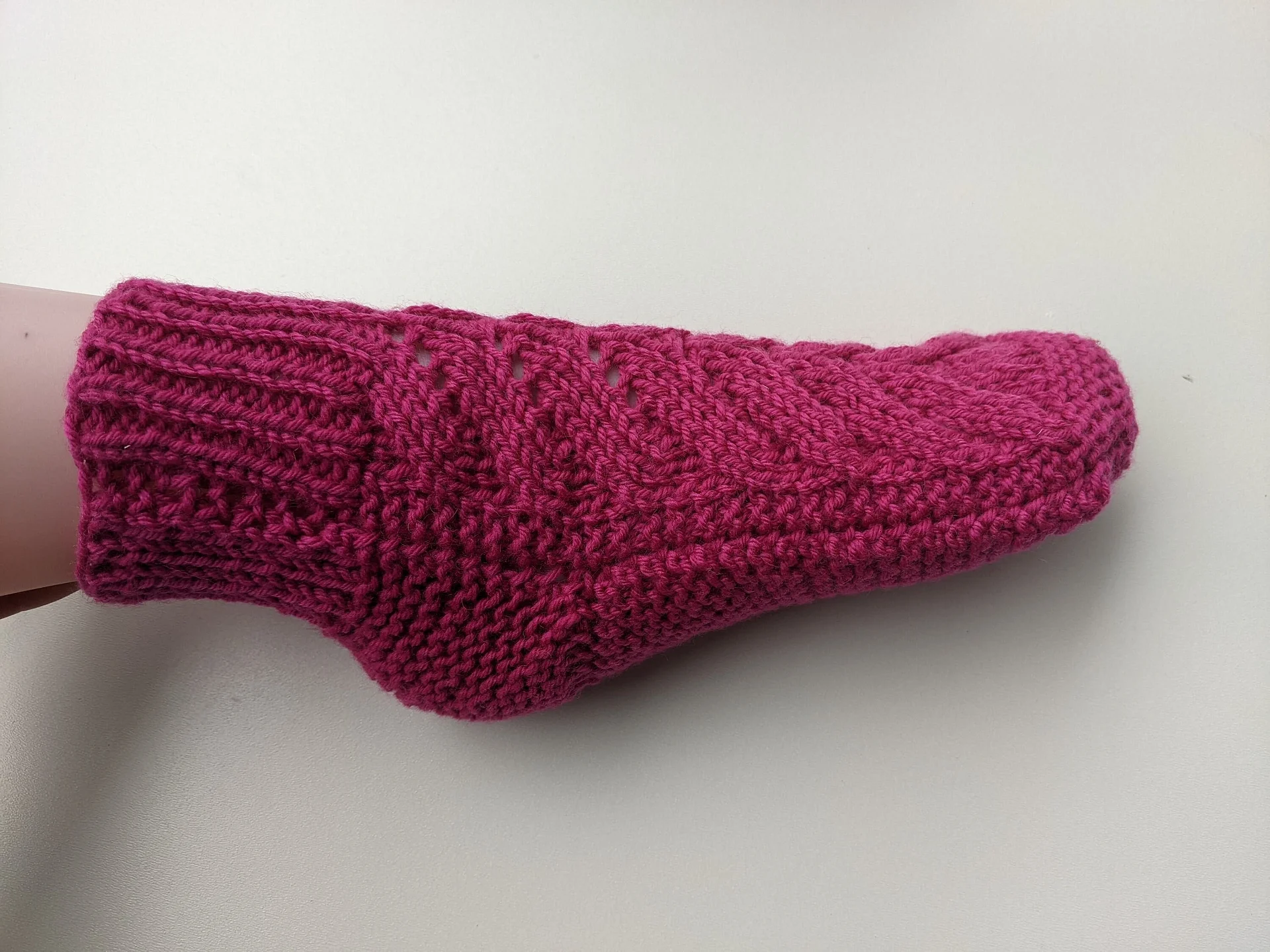 Two Needles Seamless Lace Knit Socks Pattern product image (7)