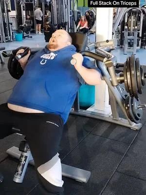 105kg Shoulder Press 345kg Decline Leg Press Full Stack On Triceps #gym #gain #rap #rapper 