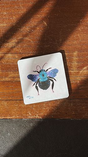 Let’s pack a little original together (yes, with a bit of crinkly packing ASMR)!

A while ago I sold this little bee and a fe...
