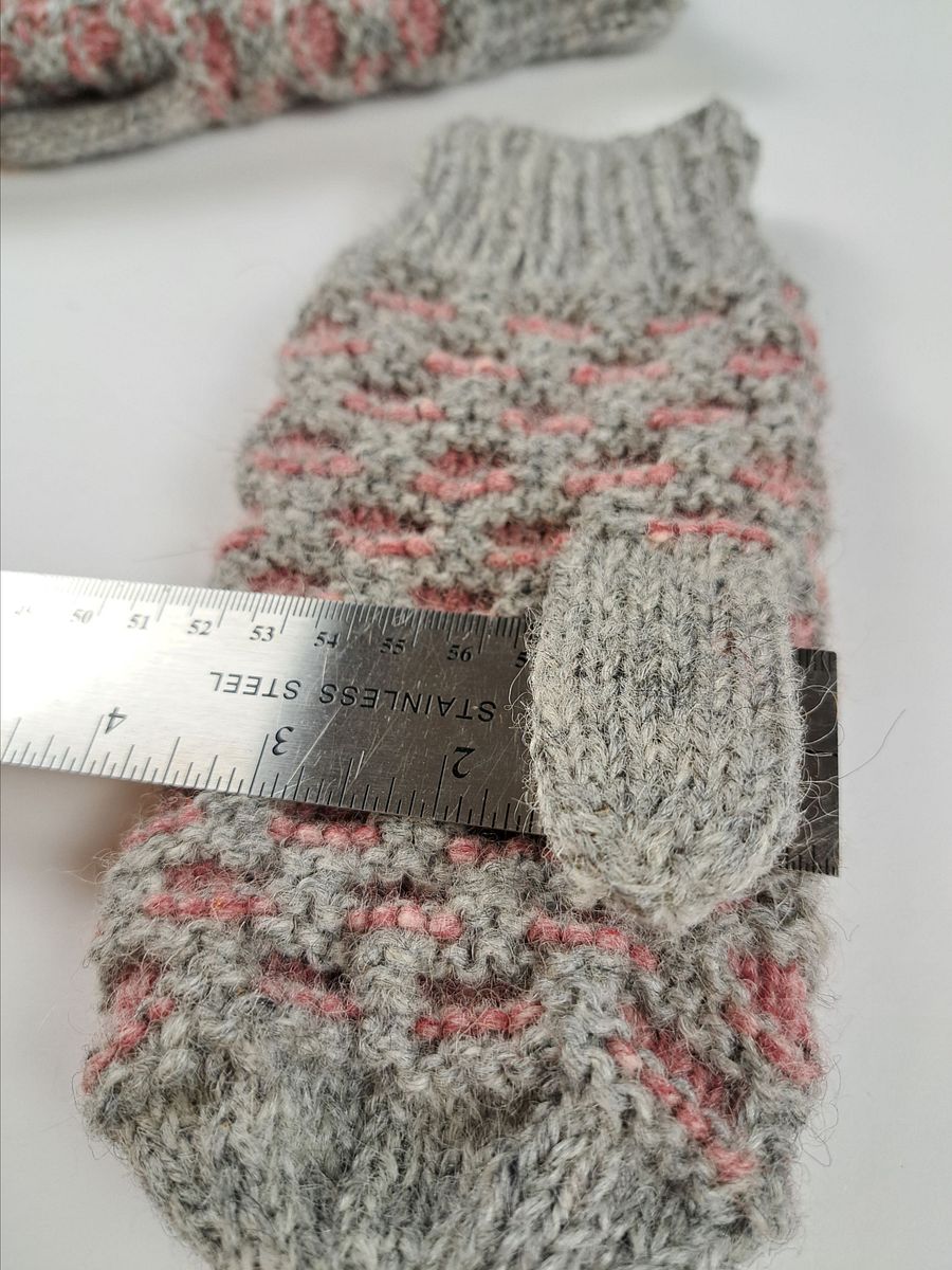 Hand Made Wool Newfie Mittens - Small - Honeycomb Pattern product image (5)