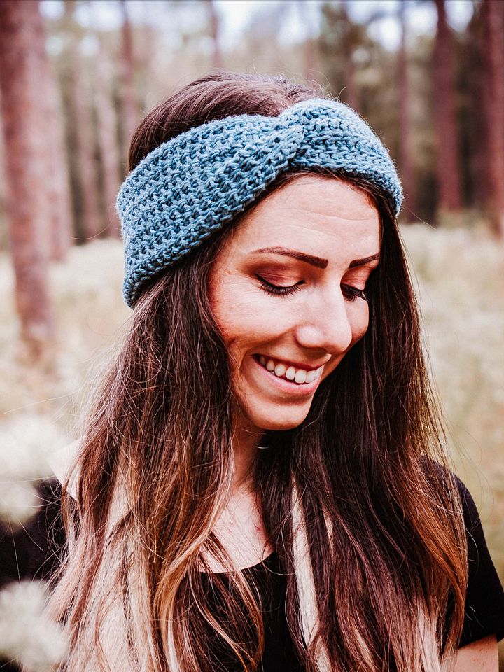 Crochet Knit-Look Twisted Earwarmer Headband Pattern product image (2)