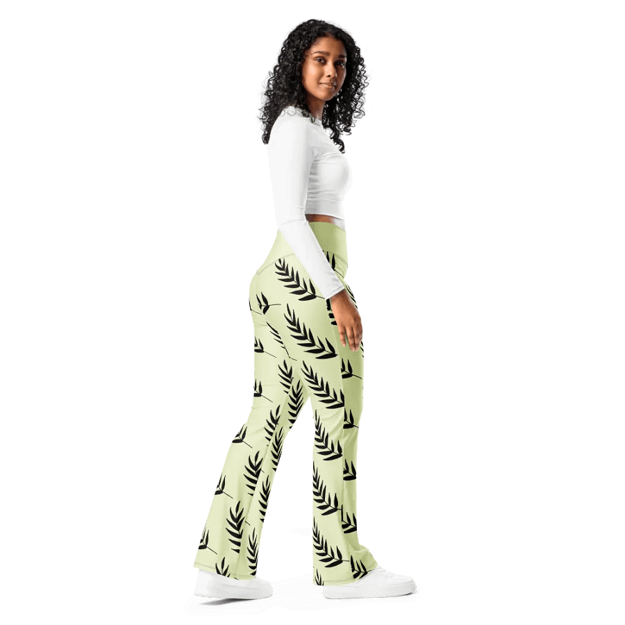 Chic Leaf Flare Leggings product image (7)