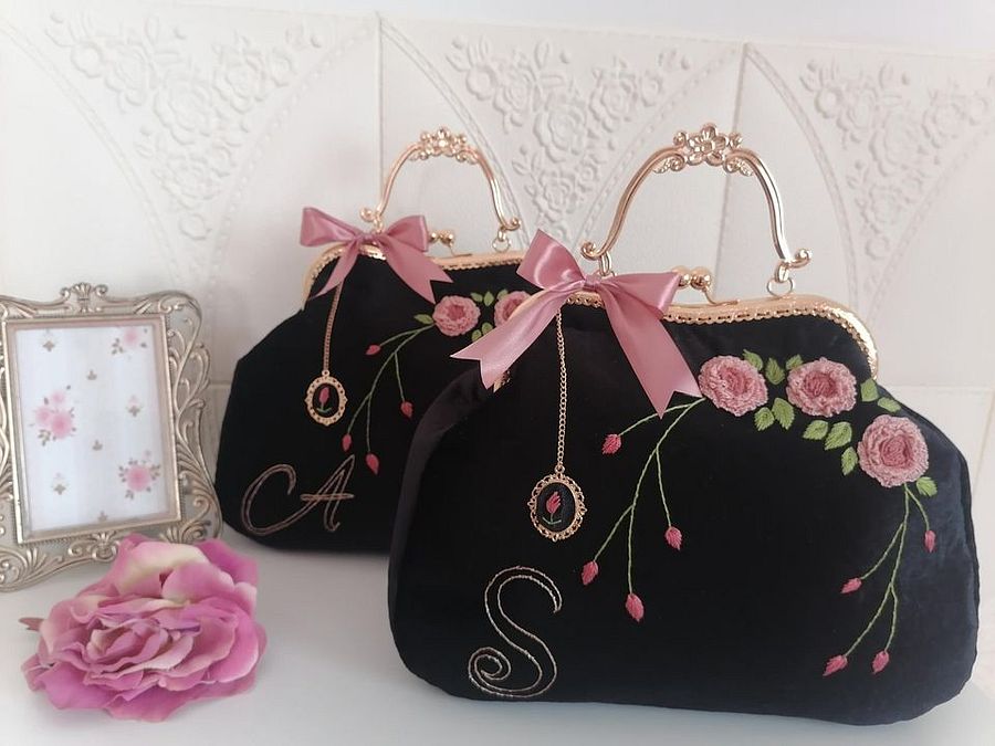 Black velvet handbag product image (6)