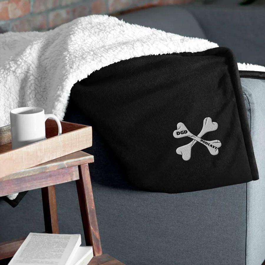 The DGD Podcast Cozy Sherpa Blanket product image (12)