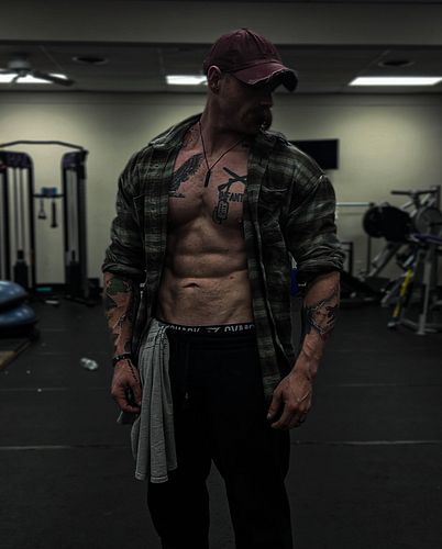 Frolicking fr 💯 #bodybuilding #meme #memes #posing #abs #vacuum #bodypositive #love #muscle #pump #sillygoose