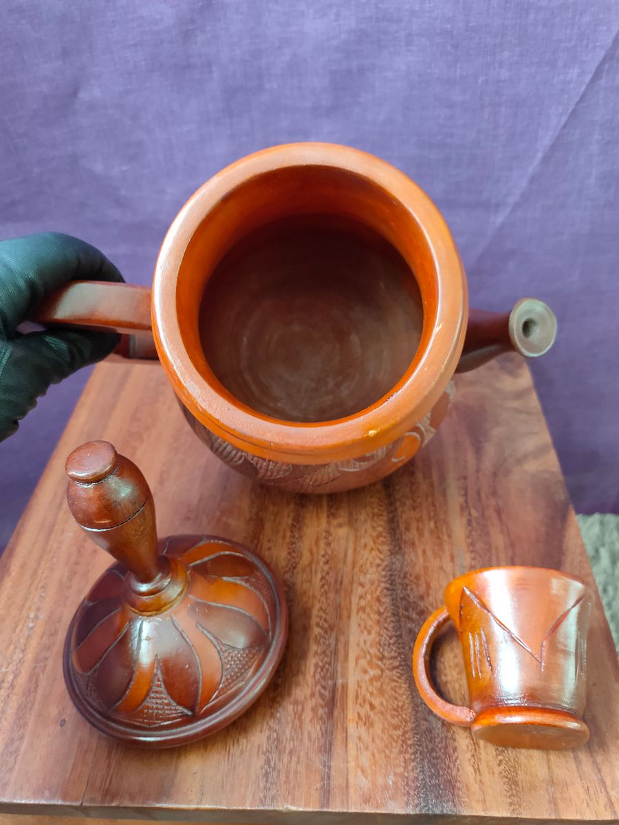 Bule grande madeira com relevo de flores e frutos. Decoração boho única product image (10)