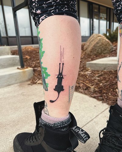 🐈‍⬛ Naughty little kitty scratching up a leg 🤪 

Hey, my name is Angell, I’m a tattoo artist @sadcircusstudio I have availabi...
