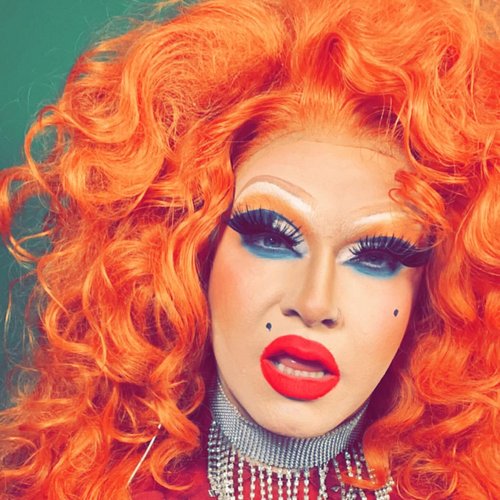 Am I pretty? 🧡🖤🔪💄

🧡Hair: @theonlymadd 
💙Hair: @soyextratv 
💄 @creaturecosmeticlabs 

 #dragqueen #twitch #beauty #makeup #bi...