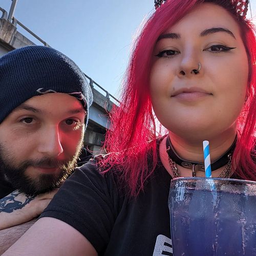 Hanging out with awesome homies, more photos to come!

#pixelbar&cafe #gamers #streamers #drinking