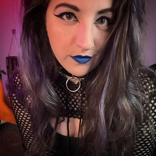 The monsters aren’t living under your bed ‘cause they are the voices in you’re head 🎶🖤
•
•
•
Falling In Reverse is feeding my...